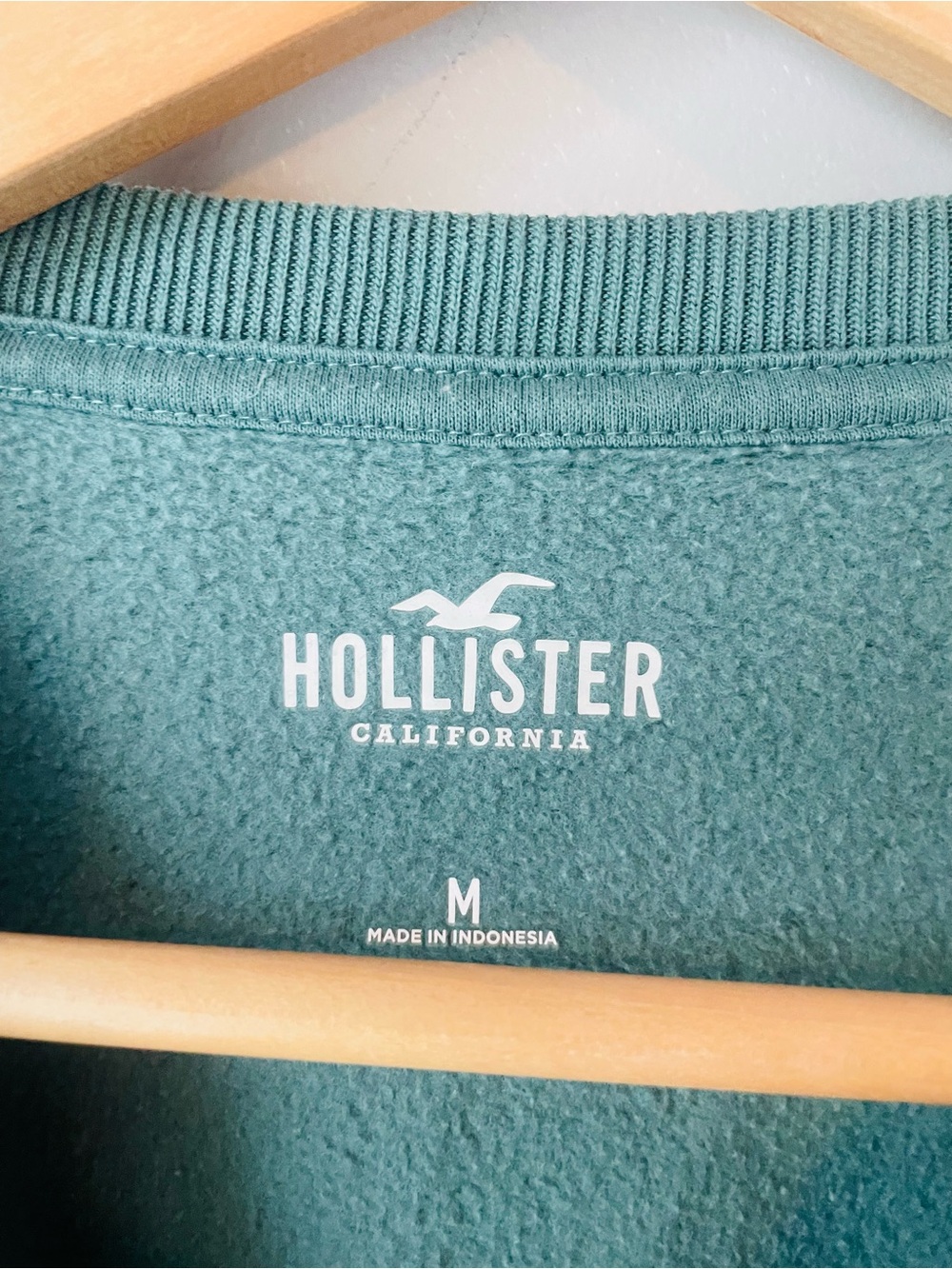 Hollister East Hampton Sailing Crewneck - Picture 3 of 6